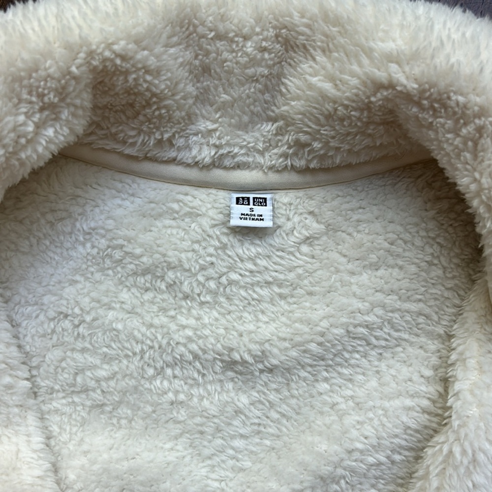 Uniqlo Cozy White Fleece Jacket - Picture 2 of 4